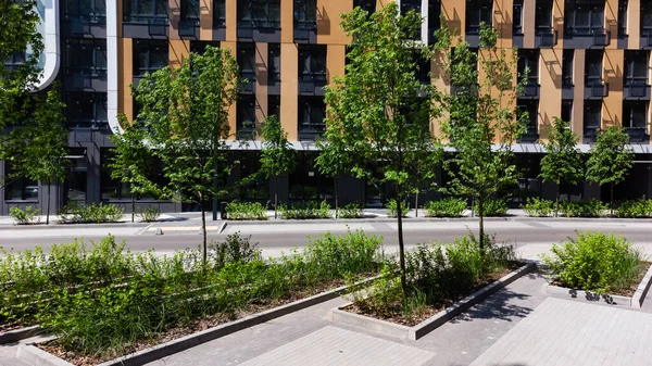 Kiev, Ukrayna - 25.06.2021: Respublika 'nın parlak cephe geometrisi