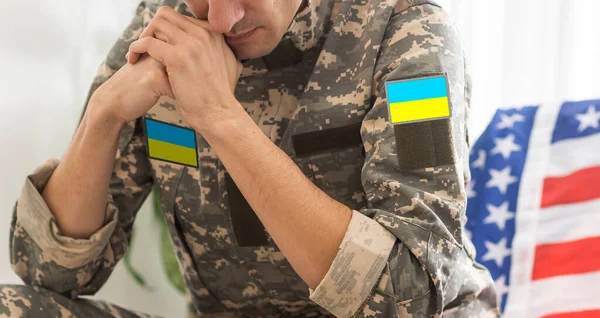 Ukraina flaga patch na jednolitej armii. Odzież uniformowa wojskowa Ukrainy. Ukraińskich żołnierzy — Zdjęcie stockowe