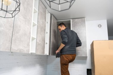 mobilya montaj - alt dolap raf yükleme