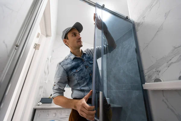 Cam kabin banyo yükleme tamirci.