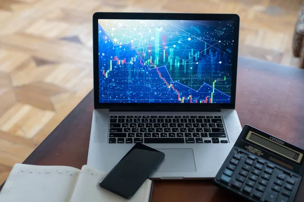 Hoja de cálculo del informe contable. ordenador preparar el informe empresarial para el rendimiento de la evaluación. — Foto de Stock