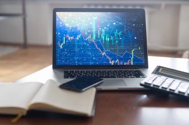 Rapor, iş operasyonlarının, dizüstü bilgisayarın ve yatırımcının masasındaki hesap makinesinin sonuçlarını özetliyor. en üstteki görünüm.