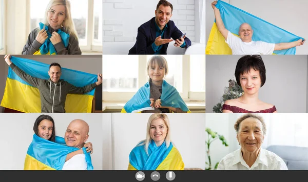 Ordinateur portable près du drapeau ukraine. conférence en ligne — Photo