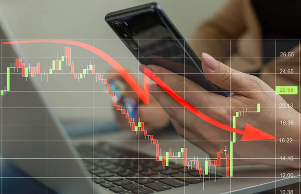 Doppelte Belichtung des virtuellen kreativen Finanzdiagramms auf Geschäftsmann-Hintergrund, Bank- und Buchhaltungskonzept — Stockfoto