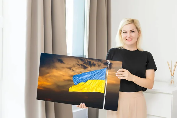 Blaue und gelbe Fahne der Ukraine auf Leinwand gemalt, Nationalflagge der Ukraine — Stockfoto