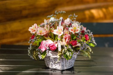 Sepette güzel çiçekler