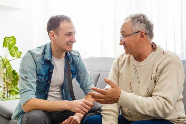 Üst düzey babası evde oğluyla hipster