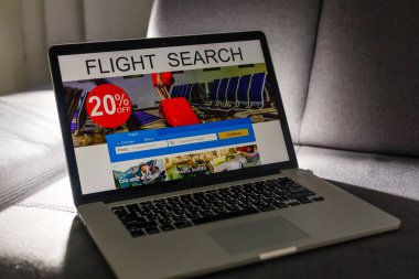 Uçağın içinde laptop perde. Karışık teknik