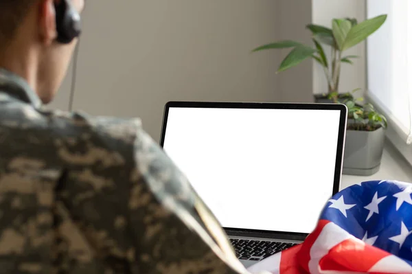 Laptop with blank screen usa flag — 스톡 사진