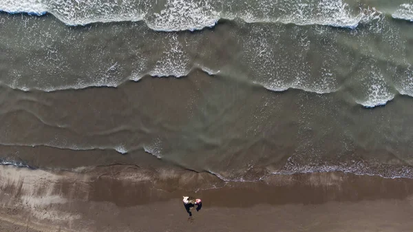 Vue du dessus des vagues de texture plage de sable. — Photo