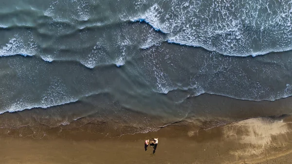 Vue du dessus des vagues de texture plage de sable. — Photo