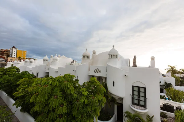 Het terras met uitzicht op zee in luxe hotel, Santorini eiland, Griekenland — Stockfoto