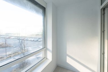 Yenilemeden sonra camlı plastik balkon pencereleri