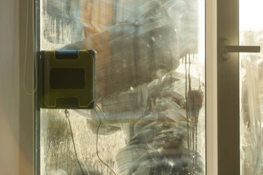 Yüksek bina açık havada elektrikli süpürge robot temizleme penceresi