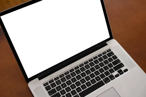 Moderner Computer, Laptop mit leerem Bildschirm — Stockfoto