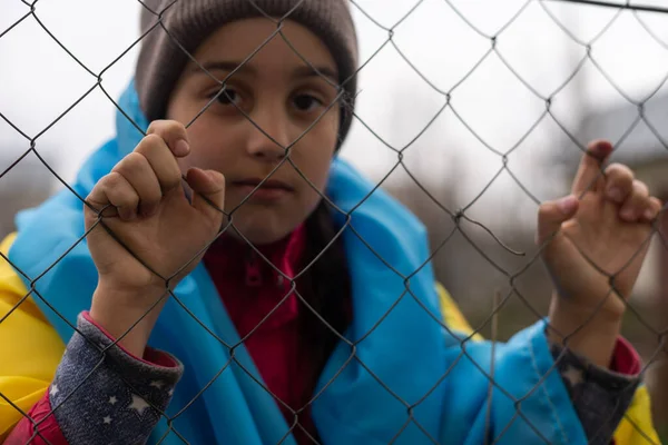 Ukraynalı küçük kız göçmen.