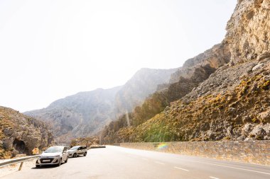 Dağlar ve vadiler, Girit yolu