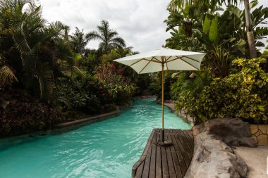 Turistler İspanya 'nın Tenerife kentindeki Siyam su parkında su eğlencelerinin tadını çıkarıyorlar. Siyam, Avrupa 'daki en büyük su temalı parktır..