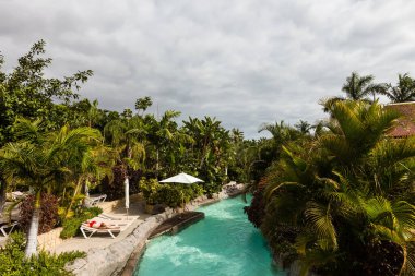 Turistler İspanya 'nın Tenerife kentindeki Siyam su parkında su eğlencelerinin tadını çıkarıyorlar. Siyam, Avrupa 'daki en büyük su temalı parktır..