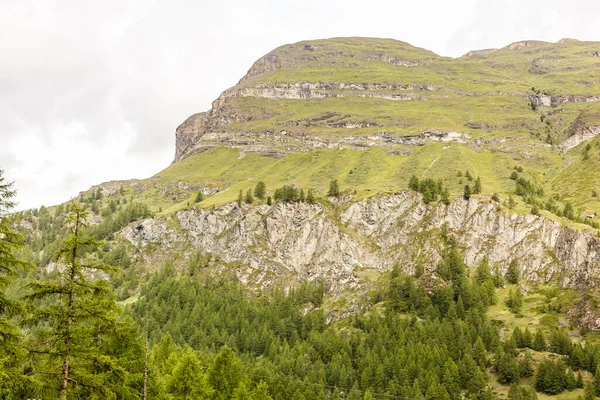 Frumos tur de explorare prin munții din Elveția . — Fotografie, imagine de stoc