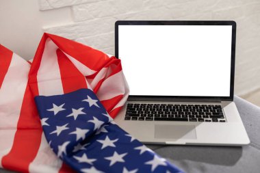 boş ekranlı dizüstü bilgisayar ABD bayrağı