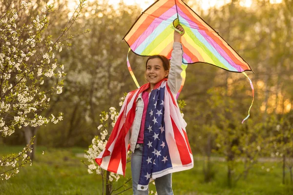 Little girl with kite and usa flag — Foto de Stock