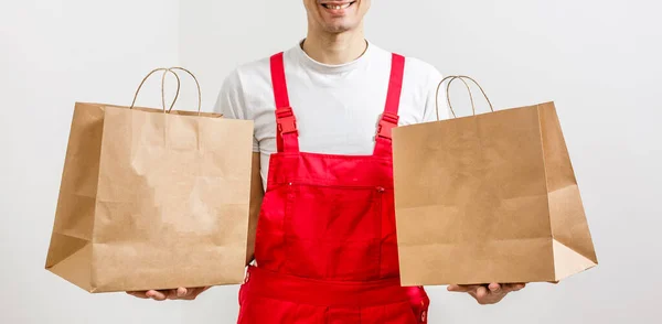Hombre con paquetes de comida a domicilio — Foto de Stock