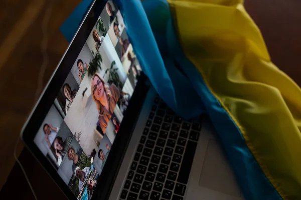 Laptop, flag of ukraine, chat — стоковое фото
