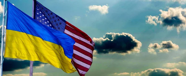 Flagi Ukrainy i USA na międzynarodowym spotkaniu, — Zdjęcie stockowe