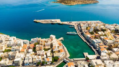 Agios nikolaos. Agios nikolaos Girit mirabello barışçı defne kuzeybatı tarafında inşa adanın doğu kesiminde pitoresk bir şehirdir.