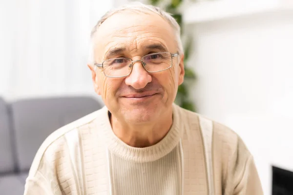 Senior old man serious expression portrait. — Stock Photo, Image