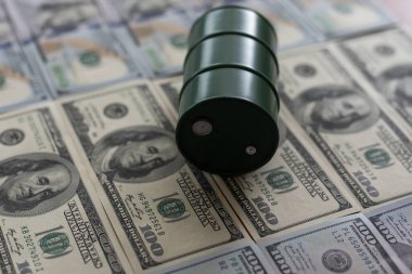 Fıçıdan bir dolarlık para. Petrol işi. Petrol ürünlerinin satılmasından elde edilen kâr, ithalat.