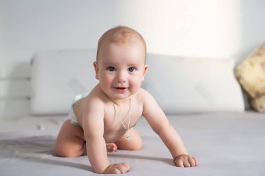 - Altı aylık bir çocuk. yeni doğan 6 ay.