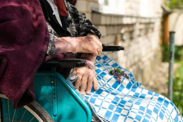 Mulheres idosas mãos, mulheres idosas mãos — Fotografia de Stock