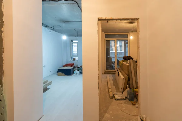 A lakás falai építés, felújítás, felújítás, bővítés, restaurálás és rekonstrukció alatt állnak. — Stock Fotó