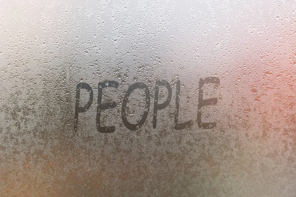 Szóbeszéd emberek. Absztrakt háttér vízcseppekkel. Felirat a ködös ablakon. Kézzel írott szöveg nedves üvegről — Stock Fotó