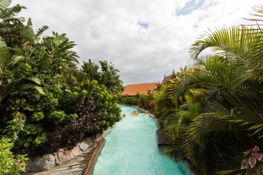 Turistler İspanya 'nın Tenerife kentindeki Siyam su parkında su eğlencelerinin tadını çıkarıyorlar. Siyam, Avrupa 'daki en büyük su temalı parktır..