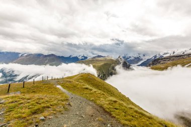 İsviçre 'deki dağlarda güzel bir keşif turu..