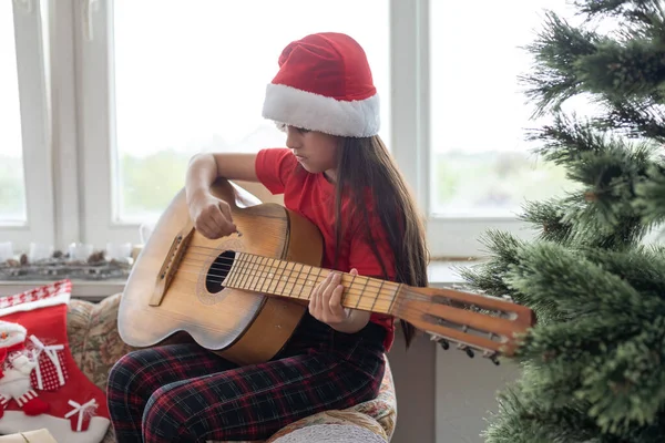 Happy Little Girl Red Hat Playing Background Christmas Tree Talent — Stock Photo, Image