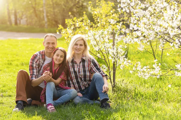 Happy Family Spending Good Time Together Spring Flowering Garden — Stock Fotó