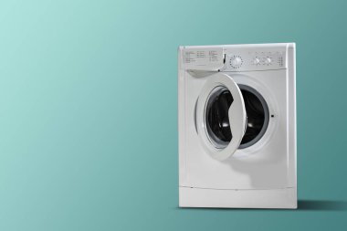 Çamaşır odasında çamaşır makinesi mavi duvarda, kopyalama alanı