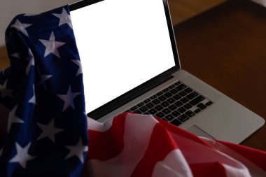 ABD bayrağı. boş ekranlı dizüstü bilgisayar.