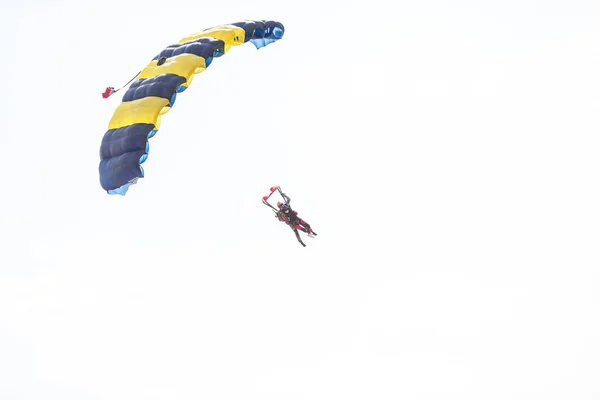 Skydiver Vola Attraverso Aria — Foto Stock
