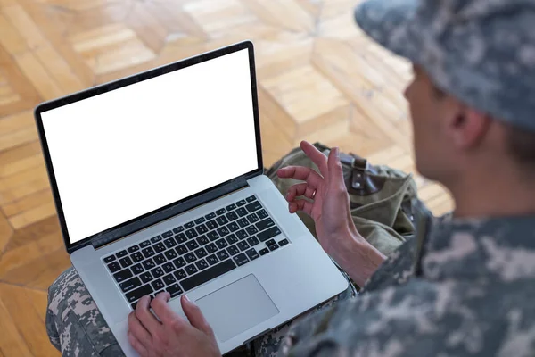 Soldado Uniforme Militar Usando Computadora Alta Tecnología Centro Inteligencia Del — Foto de Stock