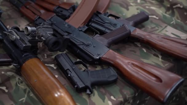 Lagern Sie Eine Menge Gewehrmaschinengewehre Safe Waffenarsenal — Stockvideo