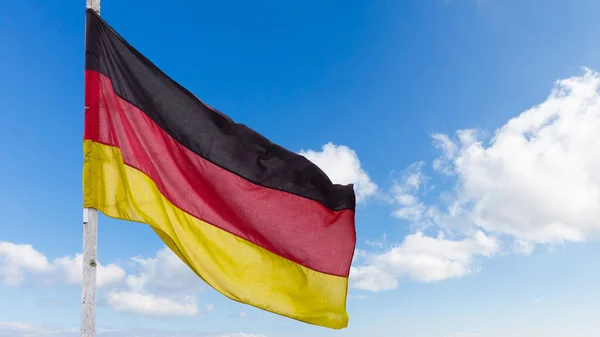 Bandera Oficial Alemania Ondeando Sobre Fondo Azul Del Cielo Diseño —  Fotos de Stock