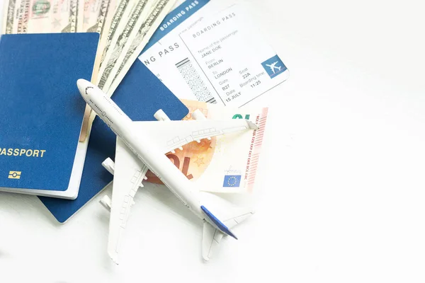 Paspoort Instapkaart Speelgoed Vliegtuig Tafelblad Bekijken — Stockfoto