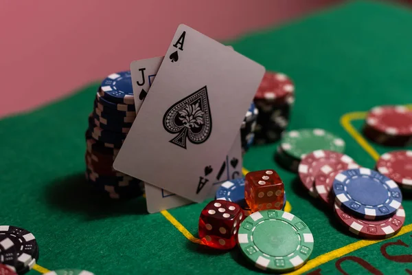 Panno Poker Mazzo Carte Mano Poker Fiches Contesto — Foto Stock
