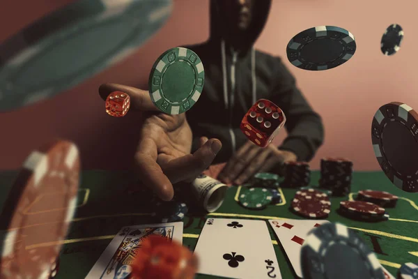 Jogador Homem Mãos Empurrando Grande Pilha Fichas Poker Coloridas Toda — Fotografia de Stock