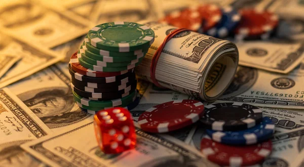 サイコロと Cahe カジノのジャック ポットのチップ ギャンブルのコンセプト — ストック写真